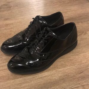 Cole haan wingtip leather oxfords